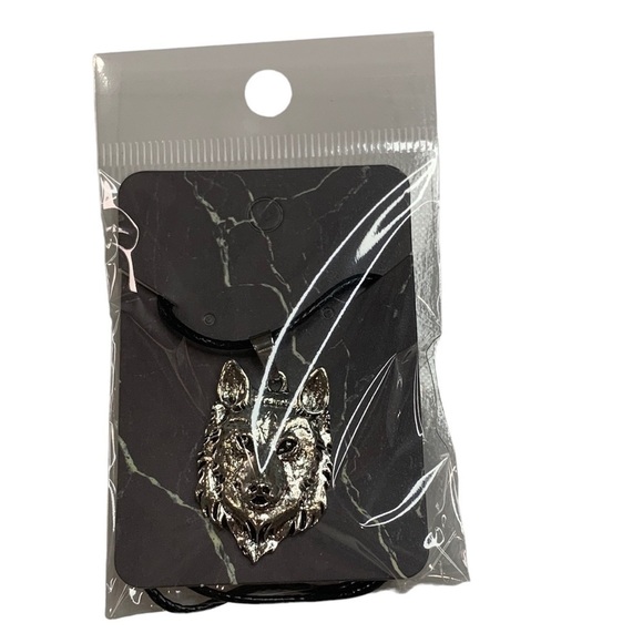 Silver wolf necklace - Picture 4 of 5